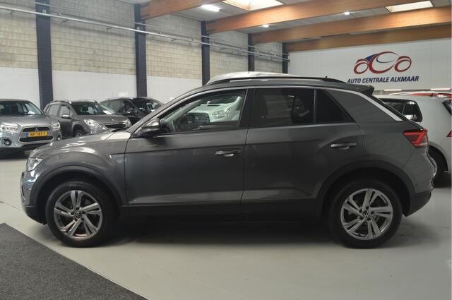 Volkswagen T-Roc 1.5 TSI Life 75 Edition // 61.000 km // TREKHAAK // NAVI // CAMERA // ADAPTIVE CRUISE // CARPLAY //