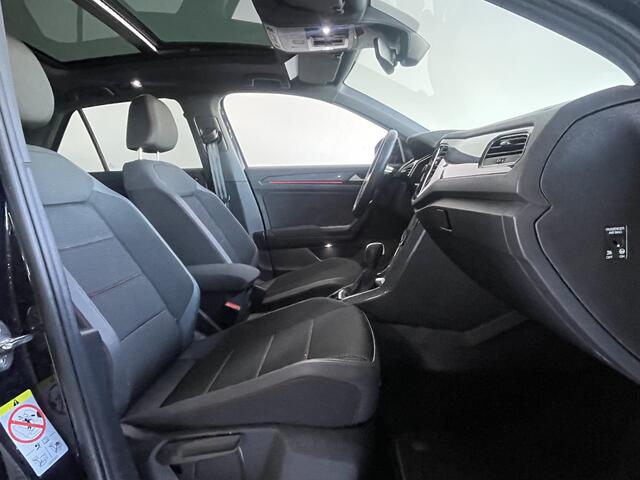 Volkswagen T-Roc 1.5 TSI Sport Business R / AUTOMAAT / Camera / Panorama Dak / Live Cockpit