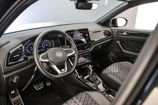 Volkswagen T-Roc R-Line 1.5 TSI 150pk DSG Automaat Panoramadak, Trekhaak, Black style, Achteruitrijcamera, Beats audio, Elektrische achterklep, Adaptive cruise control