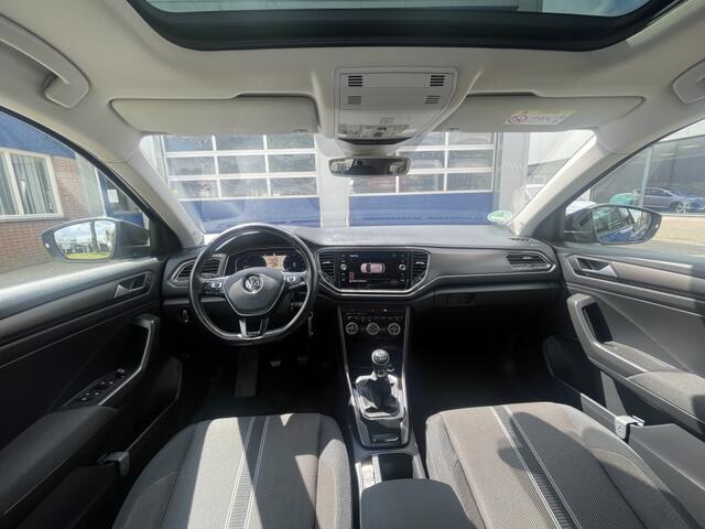 Volkswagen T-Roc 1.0 TSI Style | achteruitrijcamera | trekhaak | navi | rijklaarp