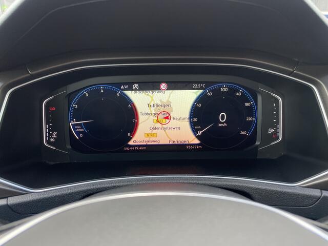 Volkswagen T-Roc 1.0 TSI Style | achteruitrijcamera | trekhaak | navi | rijklaarp