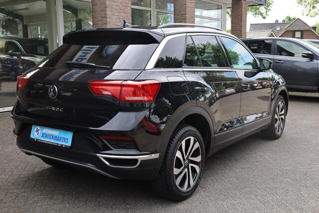 Volkswagen T-Roc 1.5 TSI Active CARPLAY TREKHAAK-AFN 2xPDC 17"LMV DAB NAVI ACC CLIMA