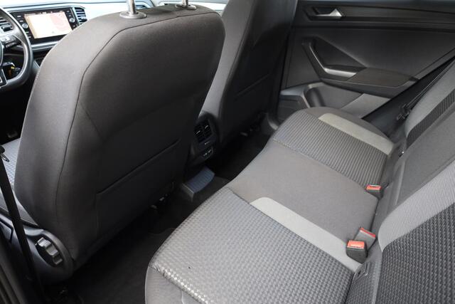 Volkswagen T-Roc 1.5 TSI Active CARPLAY TREKHAAK-AFN 2xPDC 17"LMV DAB NAVI ACC CLIMA