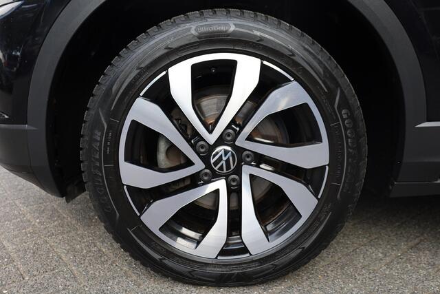 Volkswagen T-Roc 1.5 TSI Active CARPLAY TREKHAAK-AFN 2xPDC 17"LMV DAB NAVI ACC CLIMA