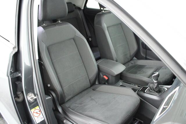 Volkswagen T-Roc 1.0 TSI 110pk H6 Style Camera Keyless Panoramadak Virtual Cockpit Navigatie