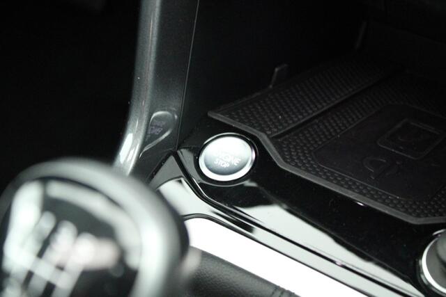 Volkswagen T-Roc 1.0 TSI 110pk H6 Style Camera Keyless Panoramadak Virtual Cockpit Navigatie