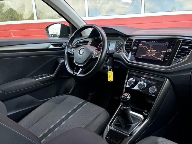 Volkswagen T-Roc 1.0 TSI Style TREKHAAK / CARPLAY / ACC / DAB+ / PDC / BLUETOOTH / NL-AUTO