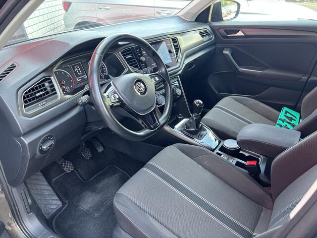 Volkswagen T-Roc 1.0 TSI Style TREKHAAK / CARPLAY / ACC / DAB+ / PDC / BLUETOOTH / NL-AUTO