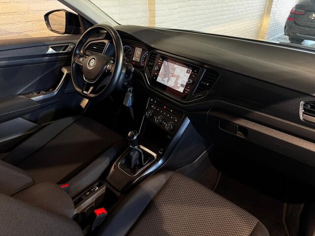 Volkswagen T-Roc 1.0 TSI Style 116pk Carplay Navi Stoelv Parkeersensoren 16''