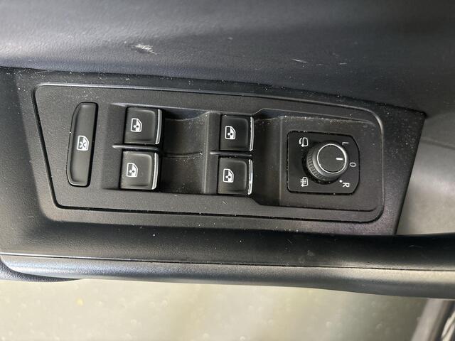 Volkswagen T-Roc 1.5 Tsi 150pk Sport · Panoramadak · Camera · Apple/Android Car Play · Navi · P-Sensoren · Elek. Achterklep · 19'' Inch ·