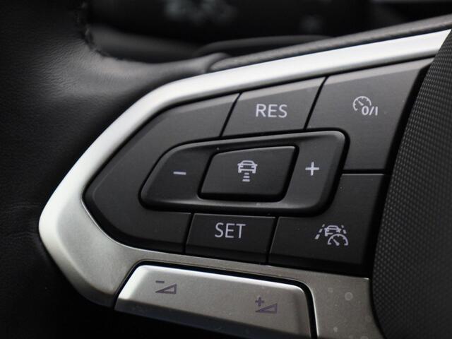 Volkswagen T-Roc 1.5TSI/150PK R Line Blackstyle DSG · Panoramadak · Trekhaak · BEATS · Camera + Parkeersensoren · Garantie tot januari 2029 of 100.000km