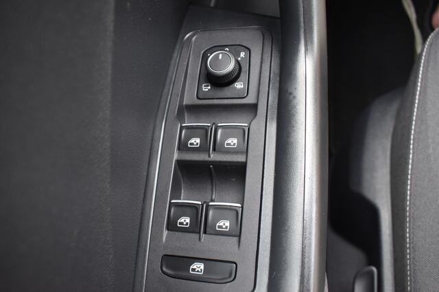 Volkswagen T-Roc 1.5 TSI Style Automaat / Navigatie / Adap. Cruise / Trekhaak / Camera / PDC v+a / 17" LM