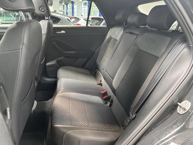 Volkswagen T-Roc 1.5 TSI Sport Business R | Trekhaak | Pano | Camera | LED | Adapt. cruise | Stoelverw. |