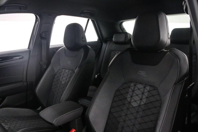 Volkswagen T-Roc R-Line 1.5 TSI 150pk DSG Automaat Trekhaak, Adaptive cruise control, Achteruitrijcamera, LED matrix koplampen, Elektrische achterklep, Navigatie