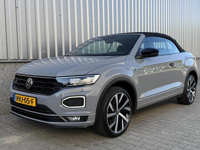 Volkswagen T-Roc Cabrio 1.5 TSI R-Line Nardo Grijs | Camera | ACC | Keyless | Trekhaak | Matrix LED | Park Assist | Dodehoekassistent | CarPlay | Stoelverwarming | Stuurverwarming | Sfeerverlichting | Beats Audio