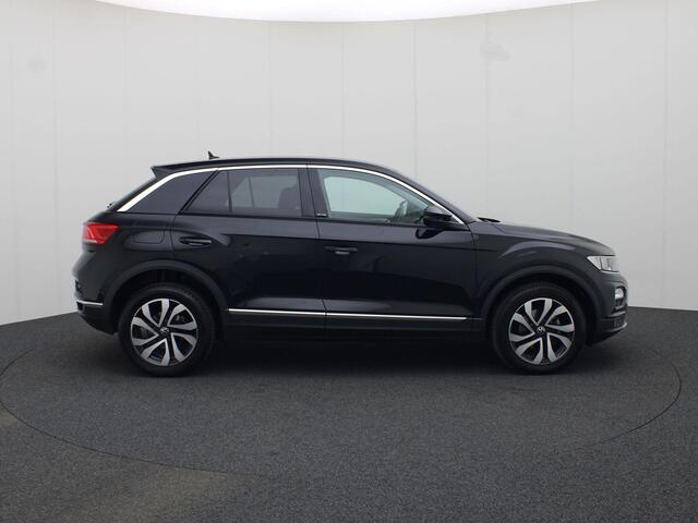 Volkswagen T-Roc 1.5TSI/150PK Active DSG · Navigatie · Parkeersensoren · Stoelverwarming