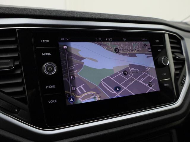 Volkswagen T-Roc 1.5TSI/150PK Active DSG · Navigatie · Parkeersensoren · Stoelverwarming
