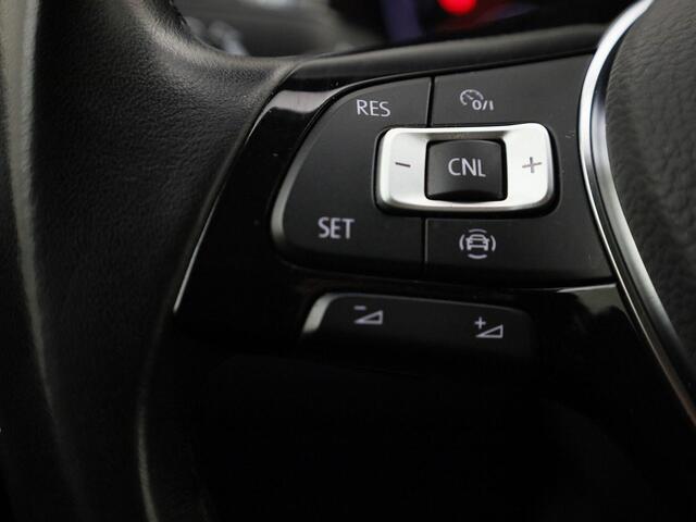Volkswagen T-Roc 1.5TSI/150PK Active DSG · Navigatie · Parkeersensoren · Stoelverwarming