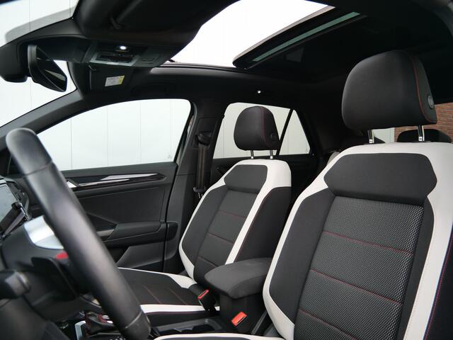 Volkswagen T-Roc 1.5 TSI 150pk Sport Business R Automaat LED / 18 Inch / Camera / Schuifdak