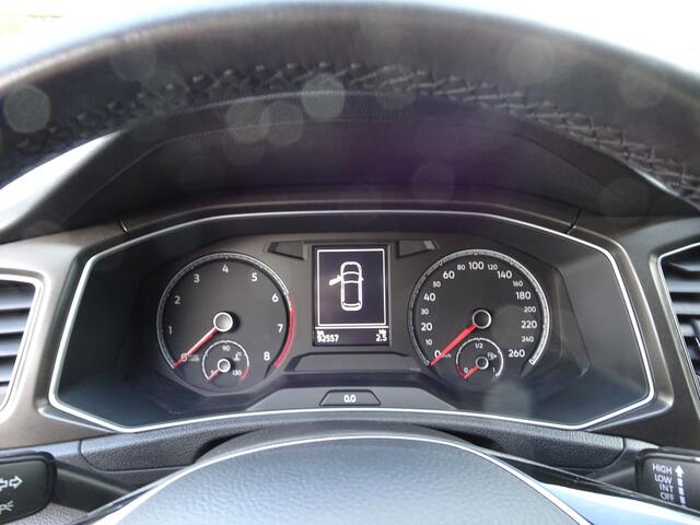Volkswagen T-Roc 1.0 TSI Style Automatische airco, licht metalen velgen, navigatie, cruise controle, parkeersensoren, enz,enz.