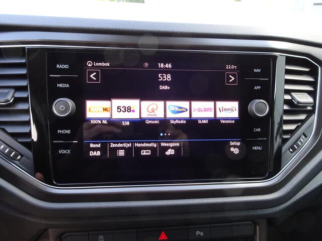 Volkswagen T-Roc 1.0 TSI Style Automatische airco, licht metalen velgen, navigatie, cruise controle, parkeersensoren, enz,enz.