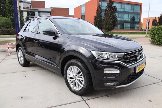 Volkswagen T-Roc 1.0 TSI Style Clima, ACC, Trekhaak, NL auto Zomer aanbieding!