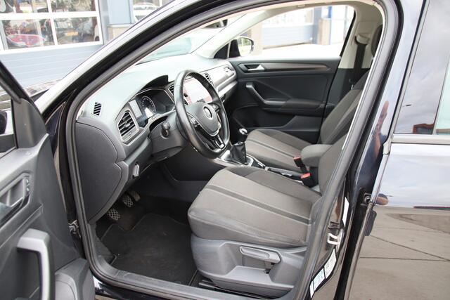 Volkswagen T-Roc 1.0 TSI Style Clima, ACC, Trekhaak, NL auto Zomer aanbieding!