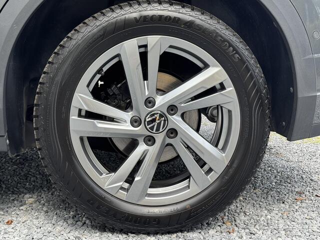 Volkswagen T-Roc 1.5 TSI 150pk DSG R-Line (Trekhaak,Camera,IQ,Navi)