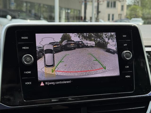 Volkswagen T-Roc 1.5 TSI 150pk DSG R-Line (Trekhaak,Camera,IQ,Navi)