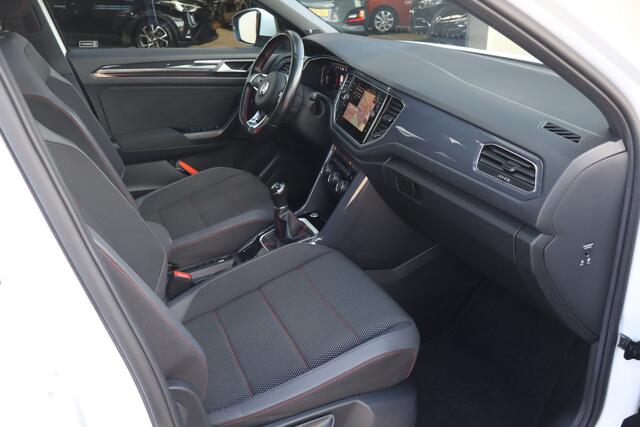 Volkswagen T-Roc 1.5 TSI Sport Business R - NL- Auto!! Stoelverw I Adap Cruise I Pano