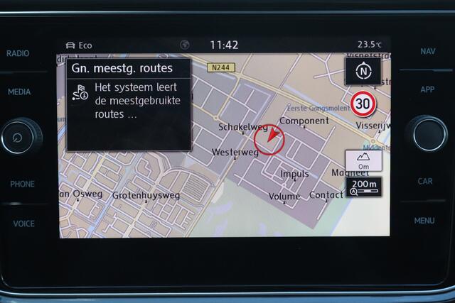 Volkswagen T-Roc 1.5 TSI Sport Business R - NL- Auto!! Stoelverw I Adap Cruise I Pano