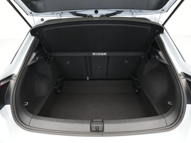 Volkswagen T-Roc 1.5 TSI 150pk DSG Sport Navigatie Camera Acc Executive Getint glas 205