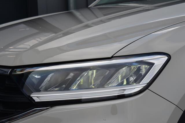 Volkswagen T-Roc 1.5 TSI Life Business | LED | Trekhaak | DAB |