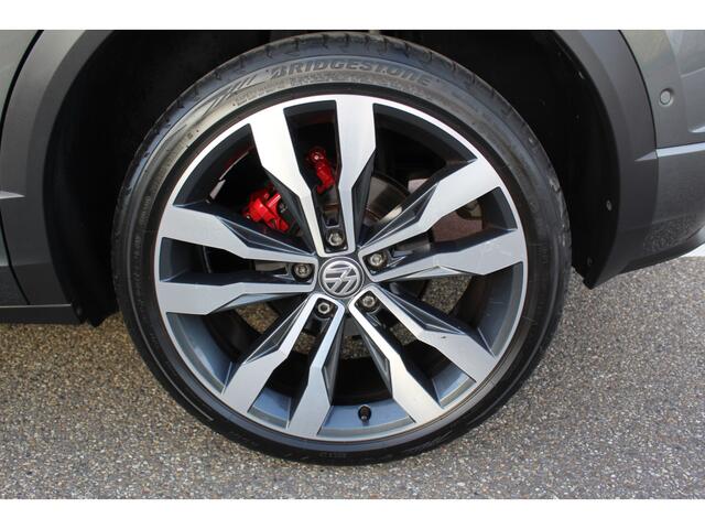 Volkswagen T-Roc 1.5 TSI 150pk DSG R-Line / Vurtual Cockpit Pro / Trekhaak Afneembaar / LED / Camera / 19" LMV