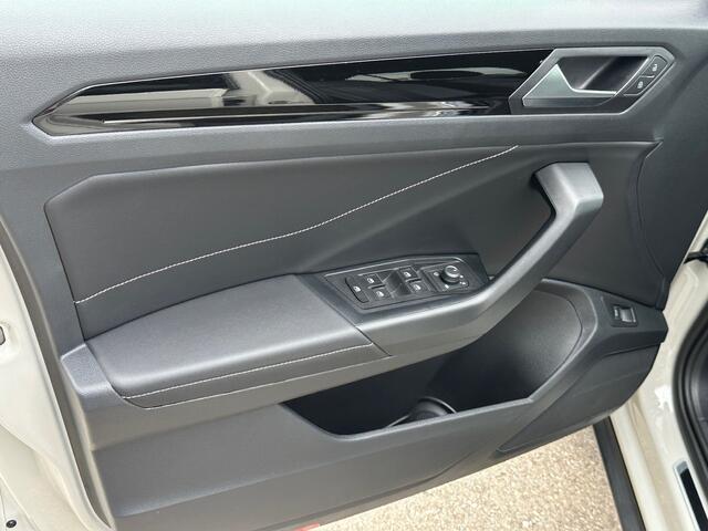 Volkswagen T-Roc 1.5 TSI 150pk DSG R-Line | Camera | Keyless | Elek. Achterklep | Dode hoek | Rijklaar incl. 1 jaar Bovag garantie