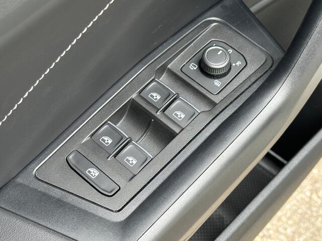 Volkswagen T-Roc 1.5 TSI 150pk DSG R-Line | Camera | Keyless | Elek. Achterklep | Dode hoek | Rijklaar incl. 1 jaar Bovag garantie