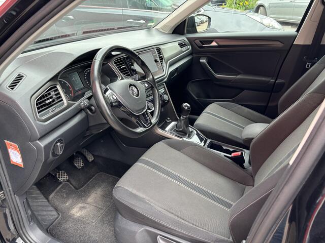 Volkswagen T-Roc 1.0 TSI Style TREKHAAK / NAVI / AIRCO / CARPLAY / ACC / DAB+ / PDC / NL-AUTO