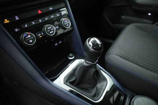 Volkswagen T-Roc 1.5 TSI Style | Navi | Adapt. Cruise | Apple CarPlay | Stoelverw. | PDC | All seasons