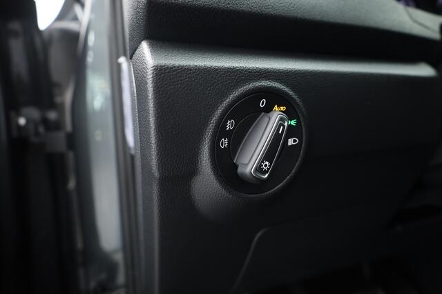 Volkswagen T-Roc 1.5 TSI Style | Navi | Adapt. Cruise | Apple CarPlay | Stoelverw. | PDC | All seasons