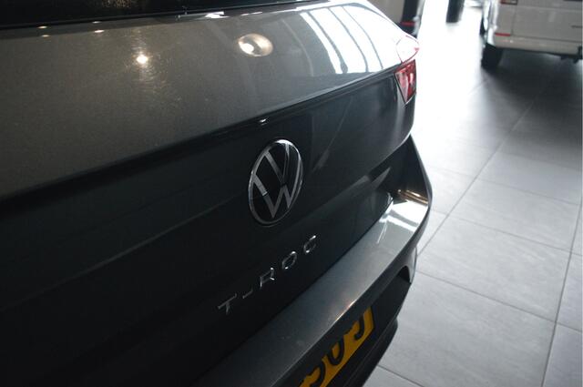 Volkswagen T-Roc 1.5 TSI Style navi clima camera led pdc 17 inch 150 pk !!