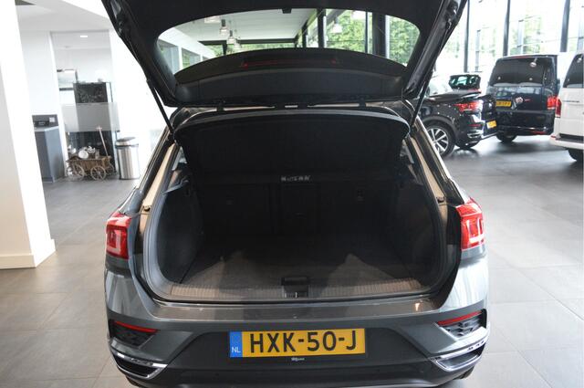 Volkswagen T-Roc 1.5 TSI Style navi clima camera led pdc 17 inch 150 pk !!