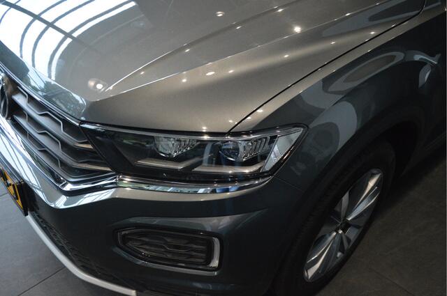 Volkswagen T-Roc 1.5 TSI Style navi clima camera led pdc 17 inch 150 pk !!