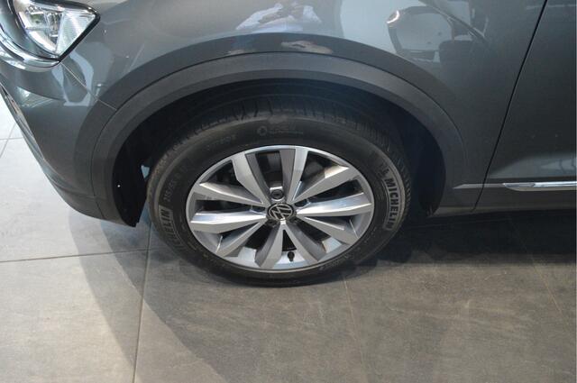 Volkswagen T-Roc 1.5 TSI Style navi clima camera led pdc 17 inch 150 pk !!