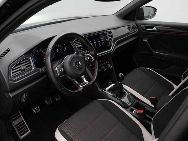 Volkswagen T-Roc 1.5 TSI 150 pk Sport | Trekhaak | Achteruitrijcamera | Navigatie | Stoelverwarming