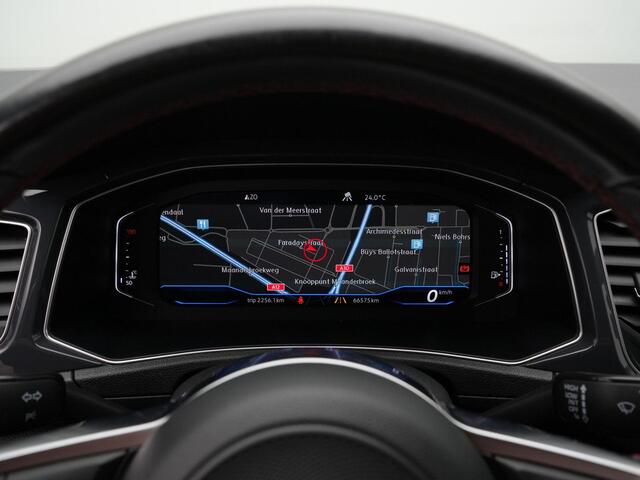 Volkswagen T-Roc 1.5 TSI 150 pk Sport | Trekhaak | Achteruitrijcamera | Navigatie | Stoelverwarming