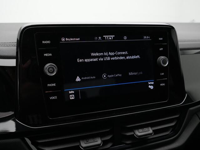 Volkswagen T-Roc 1.5 TSI 150 pk DSG Style | Achteruitrijcamera | Stoelverwarming | Navigatie | Adaptive Cruise