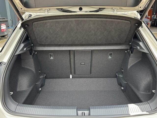 Volkswagen T-Roc 1.5 TSI DSG R-LINE BLACK-OPTIC TREKHAAK/CAMERA/CARPLAY/ACC/E-KLEP