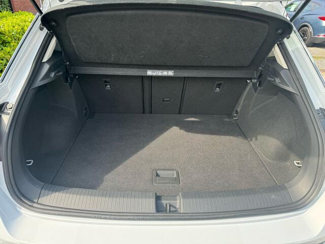 Volkswagen T-Roc 1.0 TSI Style Business stoelverw, navi, pdc, airco