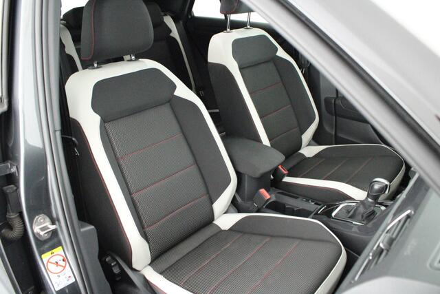 Volkswagen T-Roc 1.5 TSI 150pk DSG Sport Trekhaak Camera Led Virtual Cockpit Stoelverwarming Navigatie