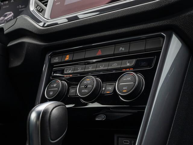Volkswagen T-Roc 1.5 TSI Style Sport LED VIRTUAL DASH CAMERA 18 INCH TREKHAAK STOEL EN STUURVERW